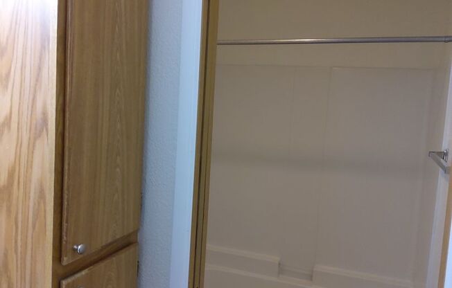2 beds, 1 bath, 750 sqft, $1,375, Unit Bluff-6
