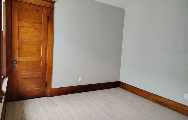 3365-3367 N Oakland Ave