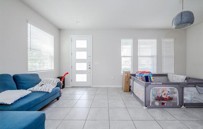 2483 TOSCOLONA DR