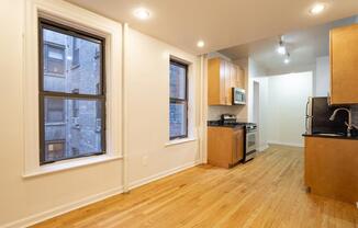 3 beds, 1 bath, $4,729, Unit 3-C