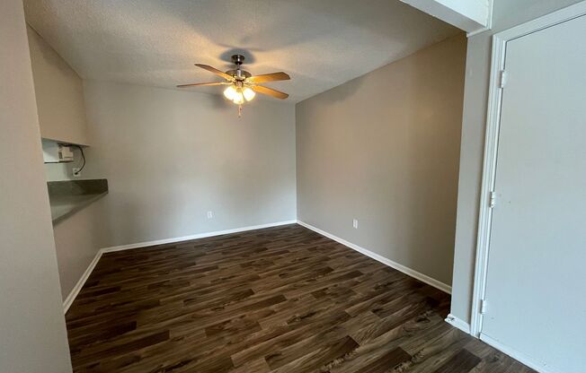 2 beds, 1 bath, 945 sqft, $1,325, Unit 8723-201