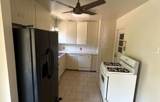 3 beds, 1 bath, $1,095