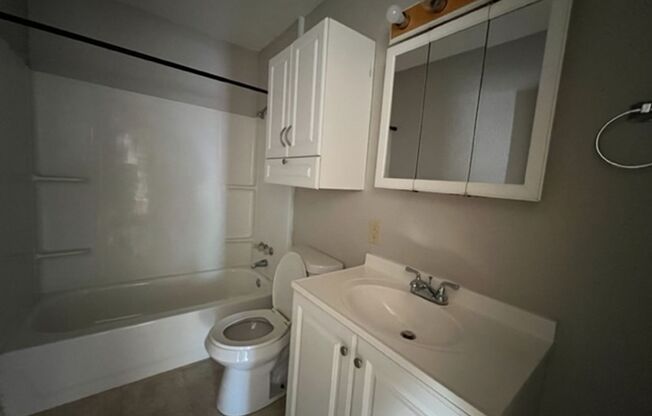 2 beds, 1 bath, $1,195