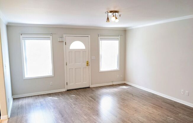 1927 Cloverfield Blvd