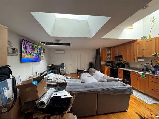 255 2 NORTHERN BLVD