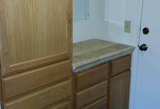 1 bed, 1 bath, 700 sqft, $1,205, Unit 126-LL5