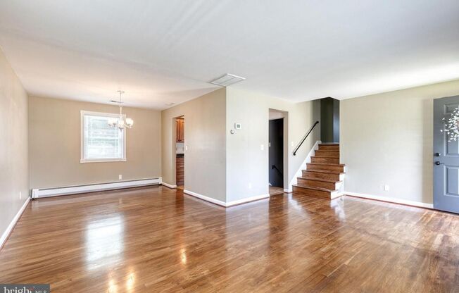 Welcome to 177 Roland Road, a 3bd 2bth home in the lovely Riviera Beach community of Pasadena.