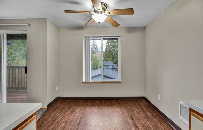 2 beds, 2 baths, 950 sqft, $1,295, Unit 340-18