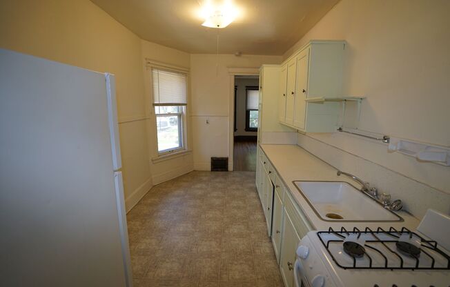 1 bed, 1 bath, 420 sqft, $1,125, Unit 349 #3