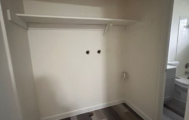 2 beds, 1 bath, 900 sqft, $1,695, Unit A