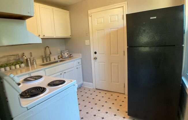 2 beds, 1 bath, $1,495