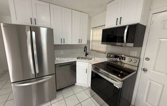 BEAUTIFUL & REMODELED 3/2 AVAILABLE NOW!!