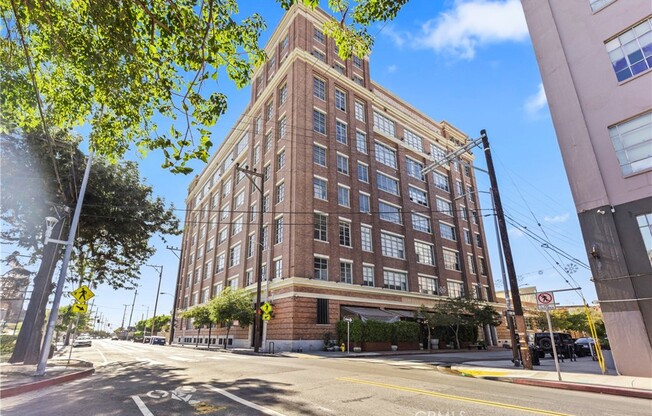 1 bed, 2 baths, 1,189 sqft, $4,500