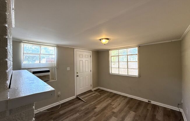 2-Bedroom Duplex!