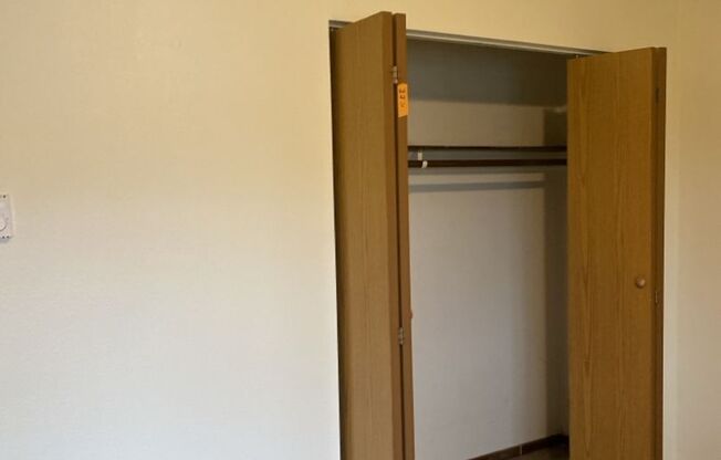 2 beds, 1 bath, $1,350, Unit Unit 8