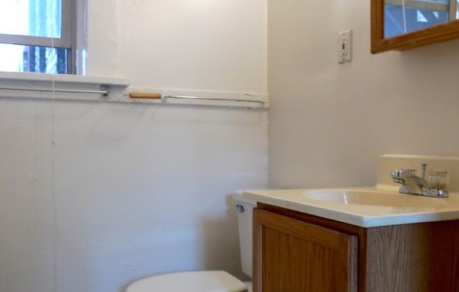 1 bed, 1 bath, 410 sqft, $975, Unit 5 - 130 - 4