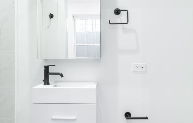 1 bed, 1 bath, 100 sqft, $1,350