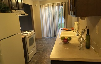 2 beds, 1 bath, 900 sqft, $1,300, Unit C