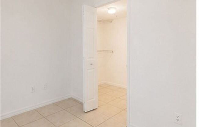 3 beds, 2 baths, 1,079 sqft, $2,600, Unit 13770-204