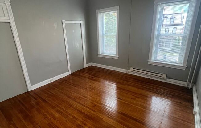 1 bed, 1 bath, $1,100, Unit 2FE5