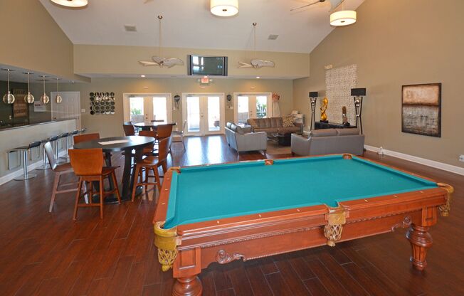 2 beds, 1 bath, $2,100