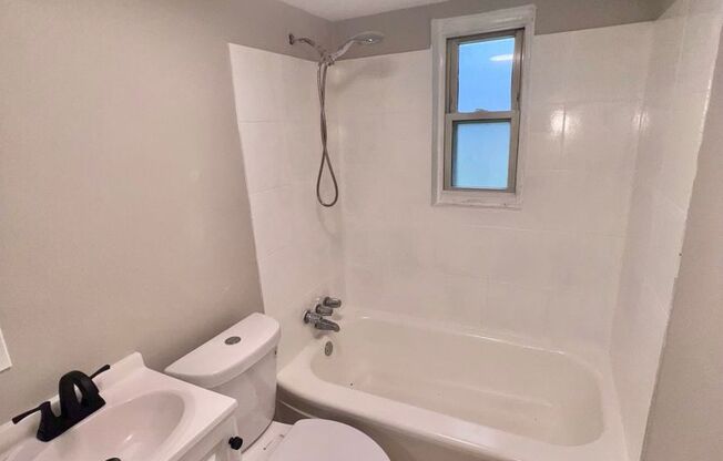 2 beds, 1 bath, $750