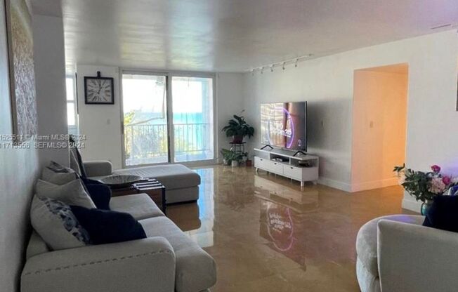 Beautiful 2-Bedroom, 2-Bathroom Apartment with Direct Ocean Views.