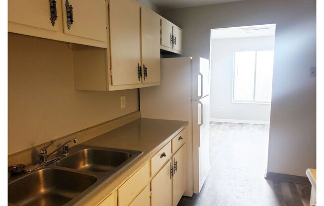 2 beds, 2 baths, 1,100 sqft, $1,295, Unit 1600-405