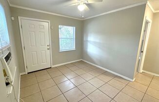 2 beds, 1 bath, $950, Unit A