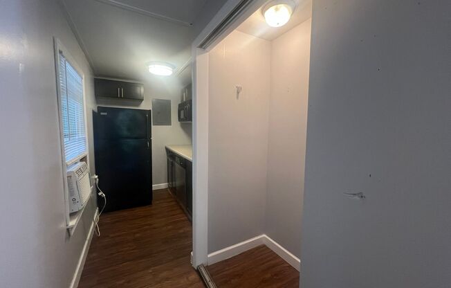 Studio, 1 bath, $1,195, Unit Unit F