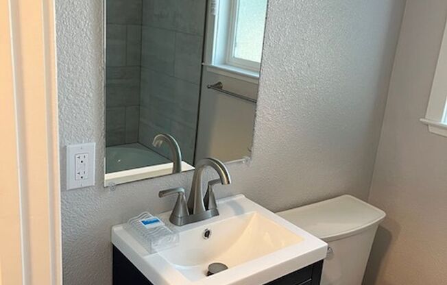 Modern Studio. Great Location.