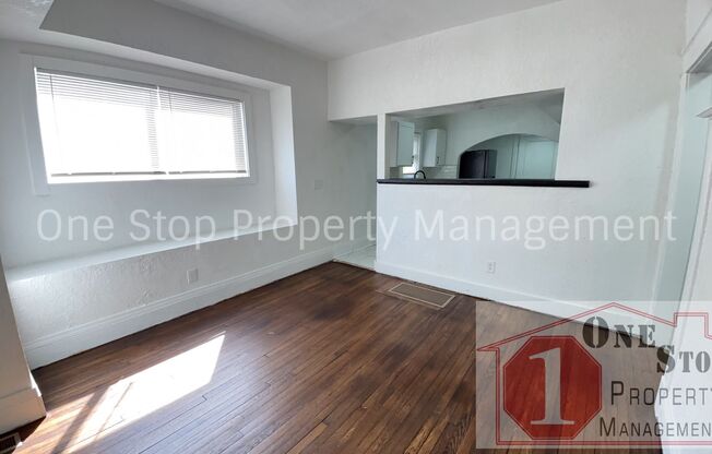 Beautiful 4 Bedroom 2 Bathroom Home in Kansas City!