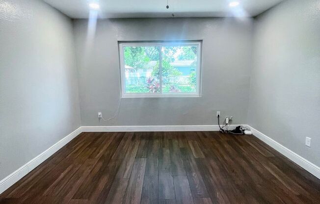 Stylish 3-Bedroom Bungalow Near Downtown Tampa - AVAILABLE ON JULY 5TH