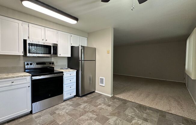 2 beds, 1 bath, 840 sqft, $1,295, Unit 24