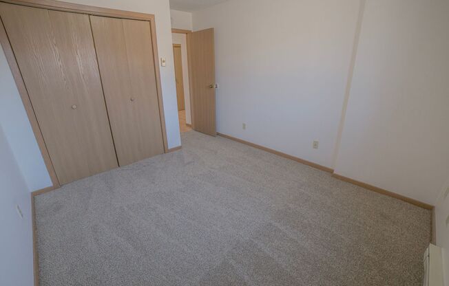 2 beds, 1 bath, 850 sqft, $750, Unit 4404-106