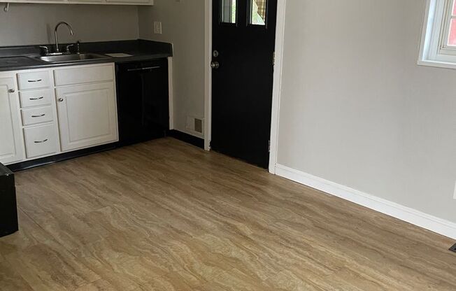 3 BEDROOM, 1.5 BATH IN PENN HILLS - MOVE-IN READY!!