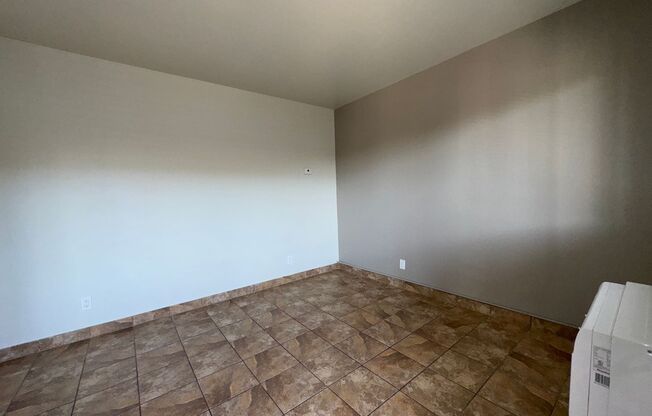 1 bed, 1 bath, 515 sqft, $995, Unit 475-F