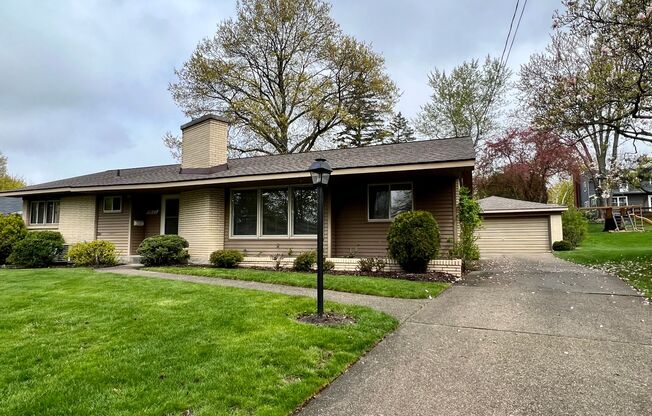1837 Onaway SE- Indian village! Water Included