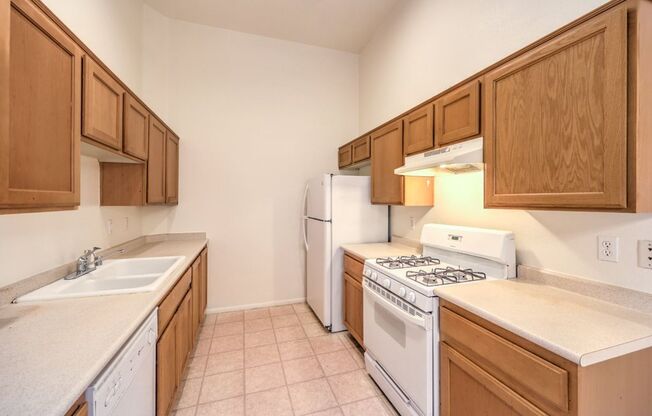 3 beds, 2 baths, $1,390, Unit # 2095