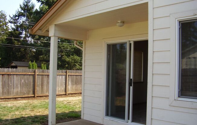 Spacious 3 Bedroom Ranch Home on Corner Lot – 98682