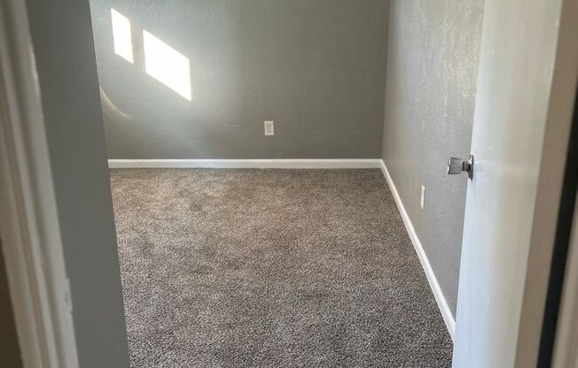 2 beds, 1 bath, 750 sqft, $1,020, Unit B07 1060 01