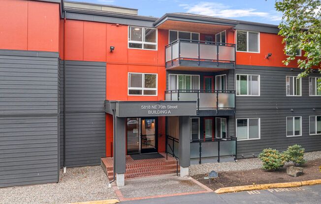 NE Seattle ~ Magnuson Condo