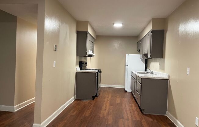 2 beds, 1 bath, 925 sqft, $925, Unit 108