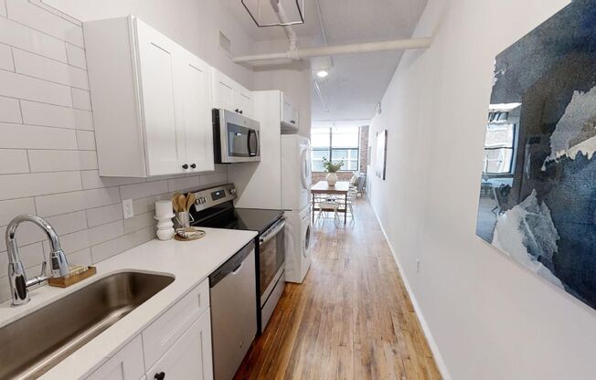 Studio, 1 bath, 806 sqft, $1,350, Unit 206