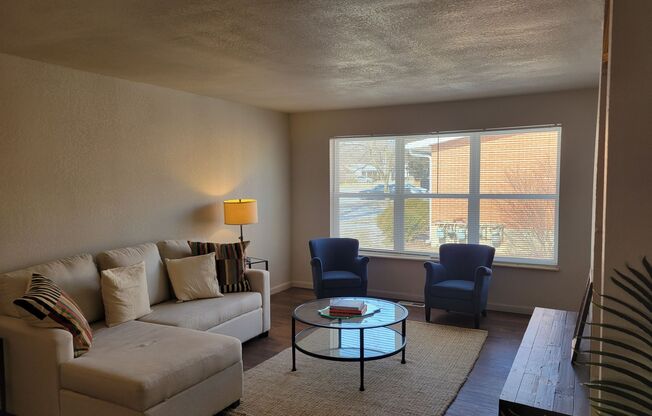 2 beds, 1 bath, 792 sqft, $850