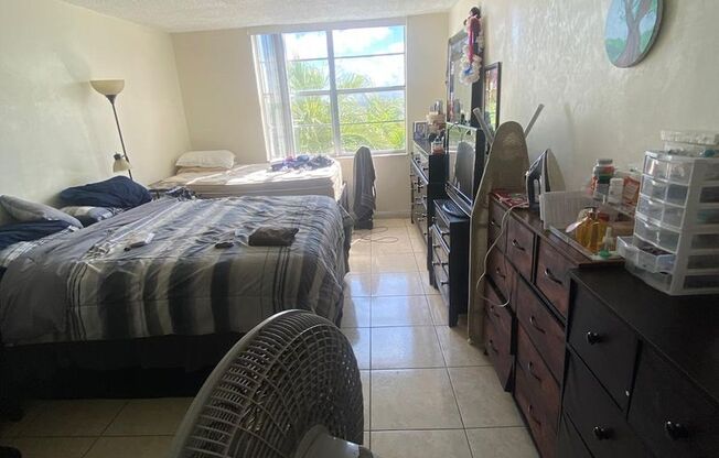 Charming 2 Bed 2 bath in a gated community close to it all!