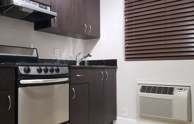 1 bed, 1 bath, 464 sqft, $2,400, Unit 116