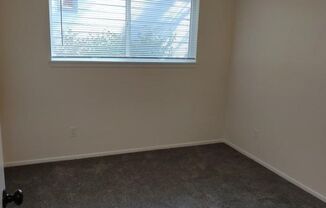 3 beds, 1 bath, $1,675, Unit 1559