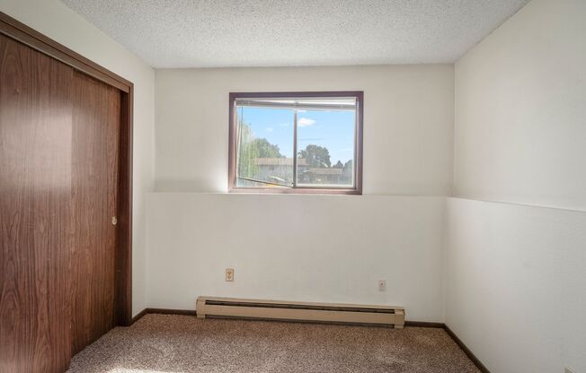 2 beds, 1 bath, $1,200