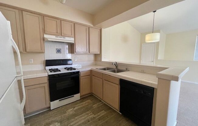 2 beds, 2 baths, $1,600